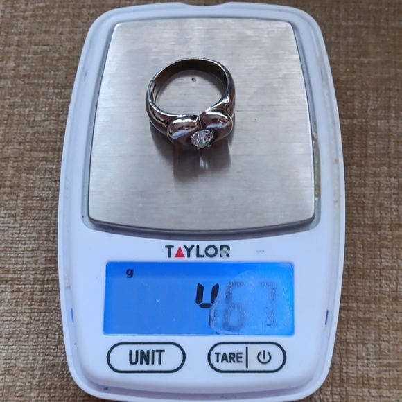 Silver Ring with a Heart Design Featuring a Sparkling Rhinestone Centerpiece. - Picture 10 of 10